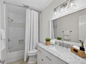 18 Malaga Place East E, Manhattan Beach CA 90266