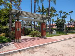 18 Malaga Place East E, Manhattan Beach CA 90266