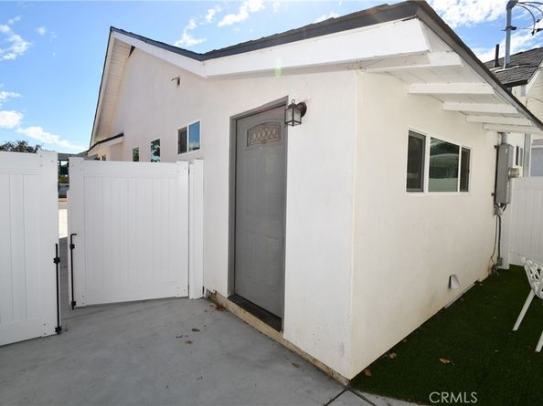 935 E Fairview Boulevard, Inglewood CA 90302