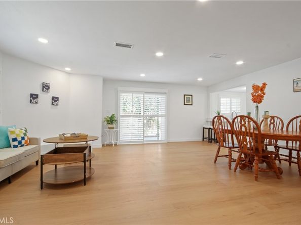 2690 Senasac Avenue, Long Beach CA 90815
