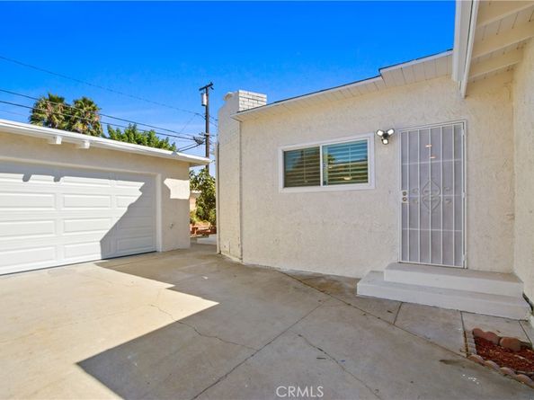 2690 Senasac Avenue, Long Beach CA 90815