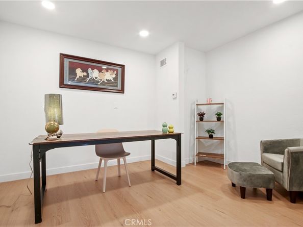 2690 Senasac Avenue, Long Beach CA 90815
