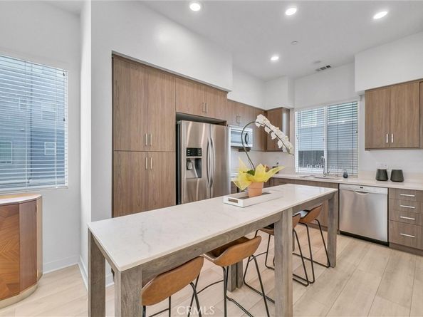 200 Alamo Court, Long Beach CA 90802