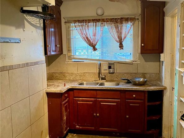 1159 W 54th Street, Los Angeles CA 90037