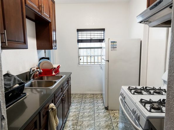 7714 S Broadway, Los Angeles CA 90003