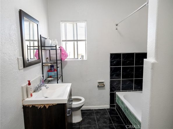 7714 S Broadway, Los Angeles CA 90003