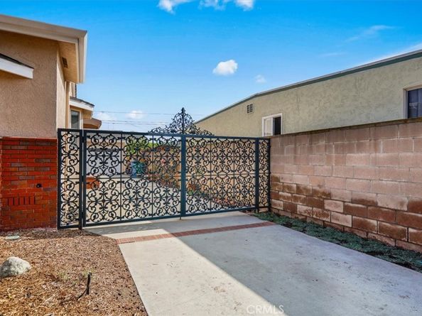 4520 PEPPERWOOD Avenue, Long Beach CA 90808