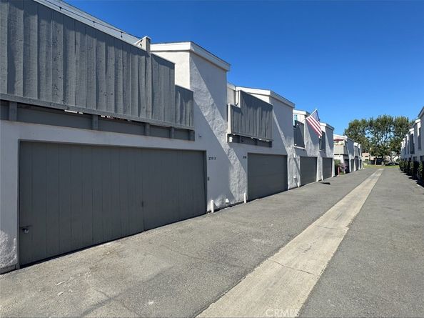 2710 W Segerstrom Avenue D, Santa Ana CA 92704