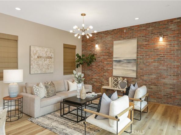 245 Follyhatch, Irvine CA 92618