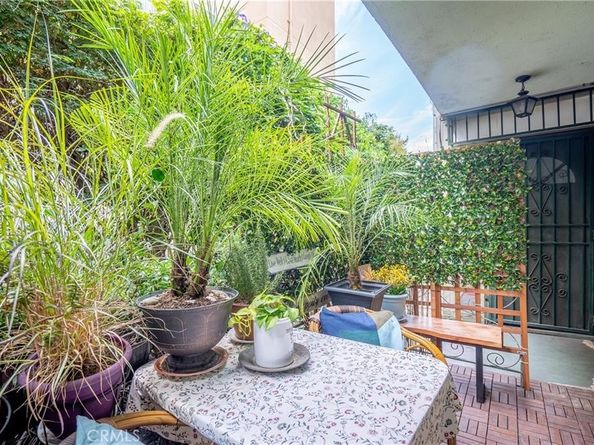 446 S St Andrews, Los Angeles CA 90020