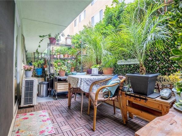 446 S St Andrews, Los Angeles CA 90020