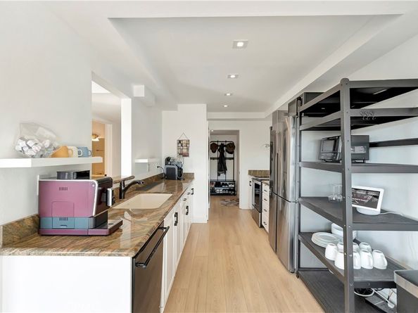 605 Redondo 308, Long Beach CA 90814