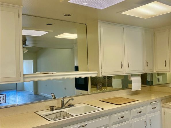 13741 Annadale Dr., M1-18K, Seal Beach CA 90740