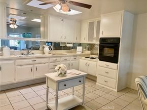 13741 Annadale Dr., M1-18K, Seal Beach CA 90740