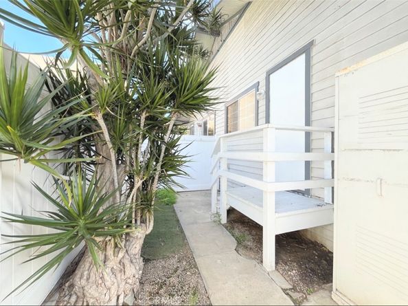 1633 E Erie Street, Long Beach CA 90802