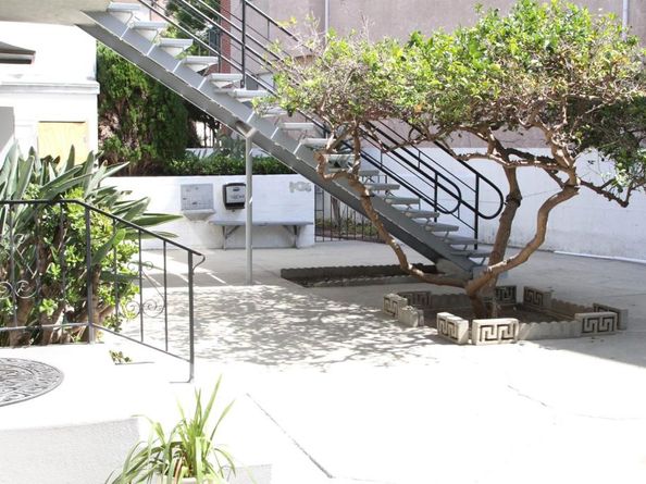 1815 Greenfield, Los Angeles CA 90025