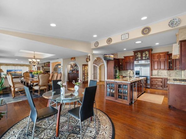 10310 Fuerte Drive, La Mesa CA 91941