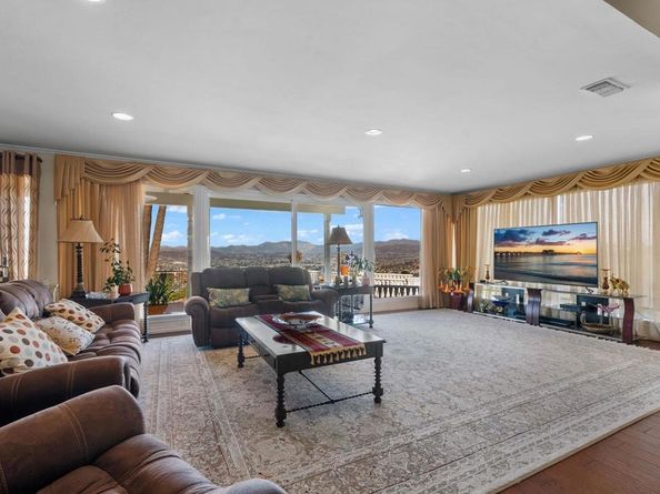 10310 Fuerte Drive, La Mesa CA 91941