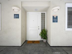 2243 Martin 211, Irvine CA 92612