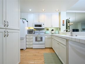 2243 Martin 211, Irvine CA 92612