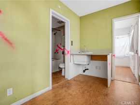 1527 S Wilton, Los Angeles CA 90019