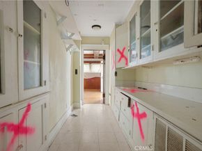 1527 S Wilton, Los Angeles CA 90019