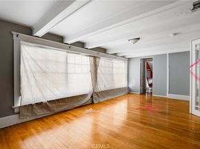 1527 S Wilton, Los Angeles CA 90019
