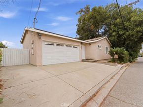 5211 Calatrana Drive, Woodland Hills CA 91364
