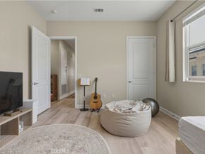 199 Follyhatch, Irvine CA 92618