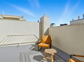 11119 Camarillo 104, West Toluca Lake CA 91602