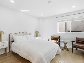 11119 Camarillo 104, West Toluca Lake CA 91602