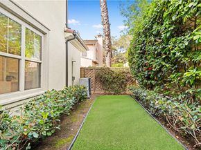 21 Fanpalm, Irvine CA 92620