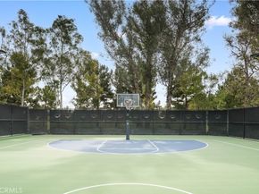 21 Fanpalm, Irvine CA 92620