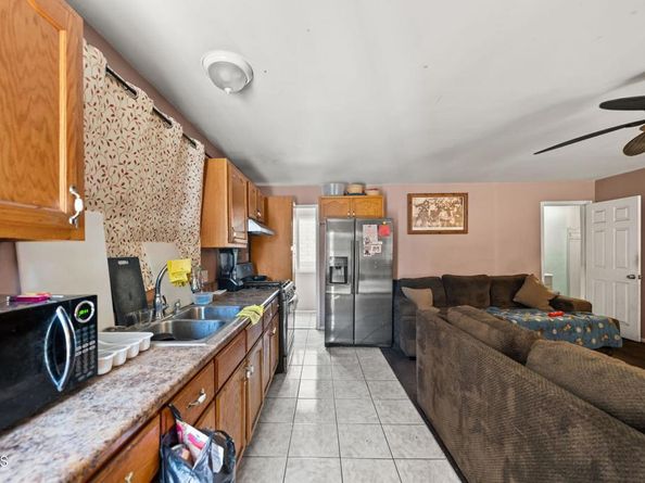 425 S Humphreys Avenue, Los Angeles CA 90022