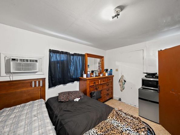 425 S Humphreys Avenue, Los Angeles CA 90022