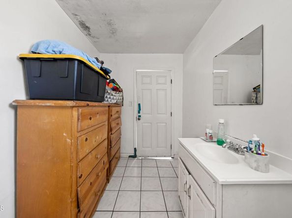 425 S Humphreys Avenue, Los Angeles CA 90022
