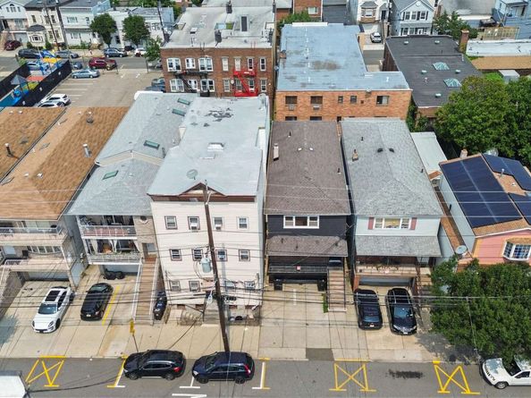 114 70th St, Guttenberg NJ 07093