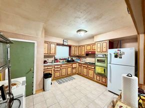71 Linnet St, Bayonne NJ 07002