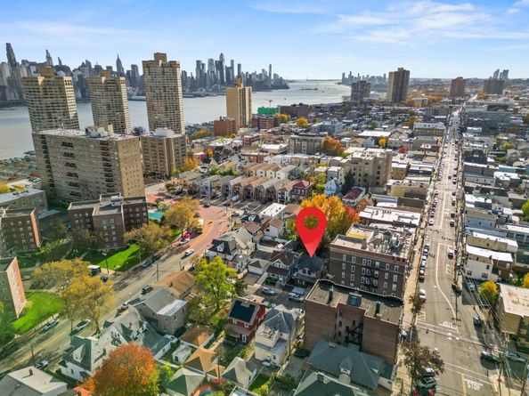 31 72nd St, North Bergen NJ 07047