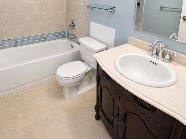 1328 Harmon Cove Tower, Secaucus NJ 07094