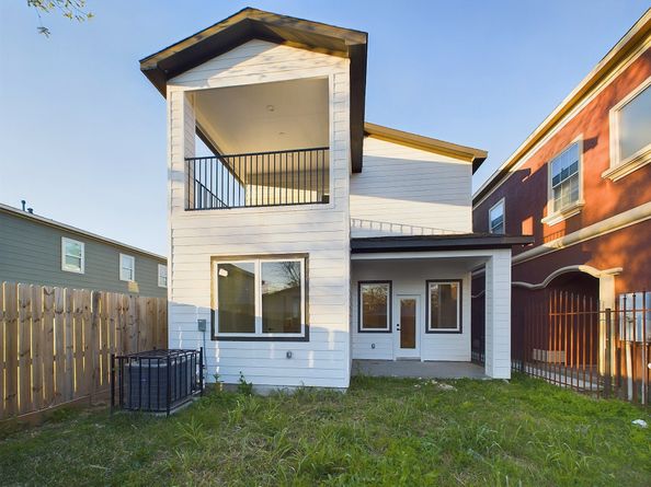 5029 Creekmont Drive, Houston TX 77091