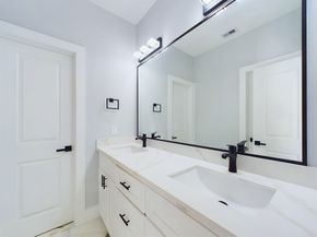 5029 Creekmont Drive, Houston TX 77091
