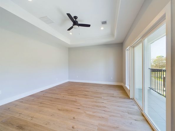 5029 Creekmont Drive, Houston TX 77091