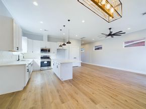 5029 Creekmont Drive, Houston TX 77091