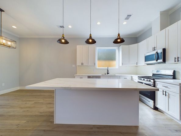 5029 Creekmont Drive, Houston TX 77091