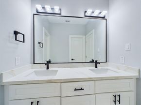 5029 Creekmont Drive, Houston TX 77091