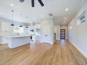 5029 Creekmont Drive, Houston TX 77091