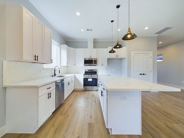 5029 Creekmont Drive, Houston TX 77091
