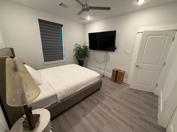 1262 N Post Oak Road B, Houston TX 77055