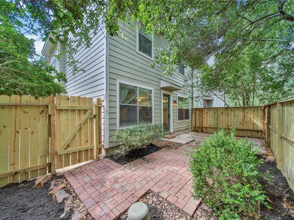 26 N Walden Elms Circle, The Woodlands TX 77382